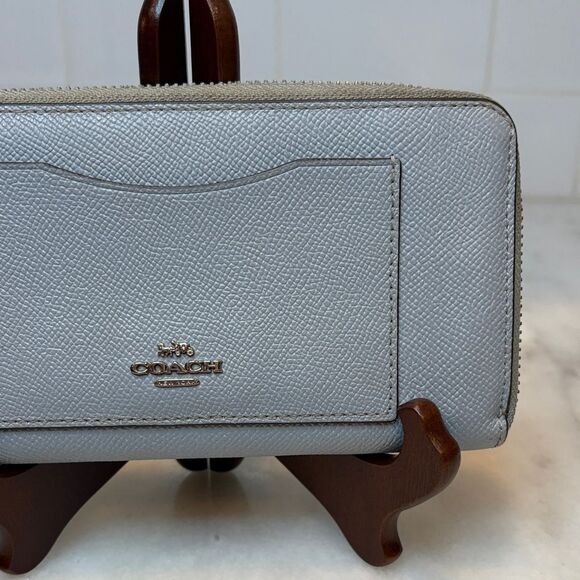 Coach Cross Grain Leather Full Zip Continental Wallet - Picture 3 of 16